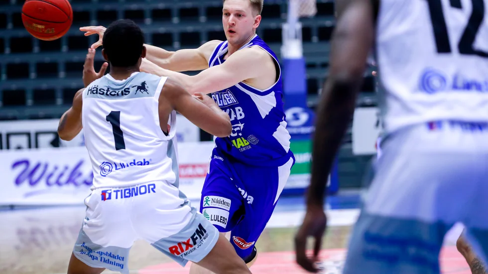 Adam Rönnqvist är klar för isländska Thor Thorlakshofn.