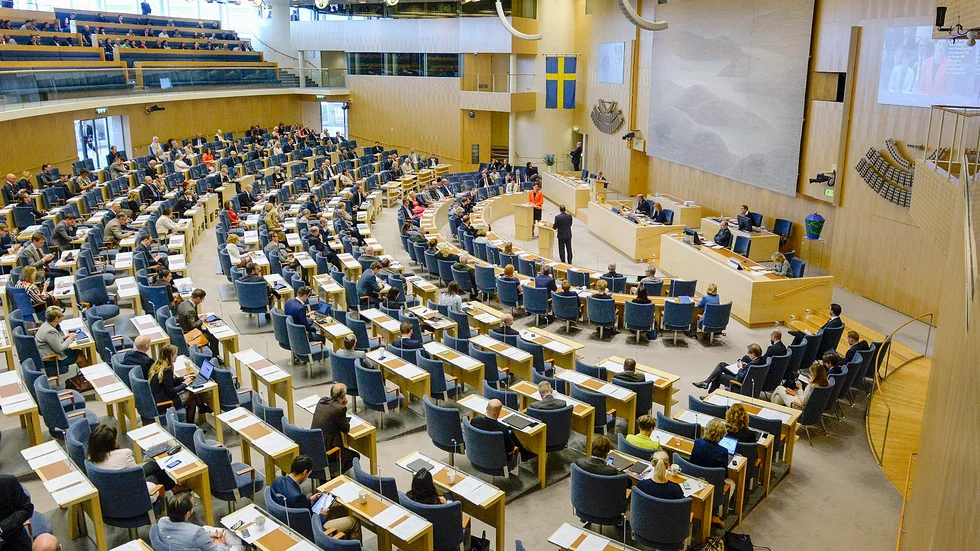 Skribenten tycker att liberala tidningar borde ta avstånd från den allt aggressivare politik som drivs av oppositionen.