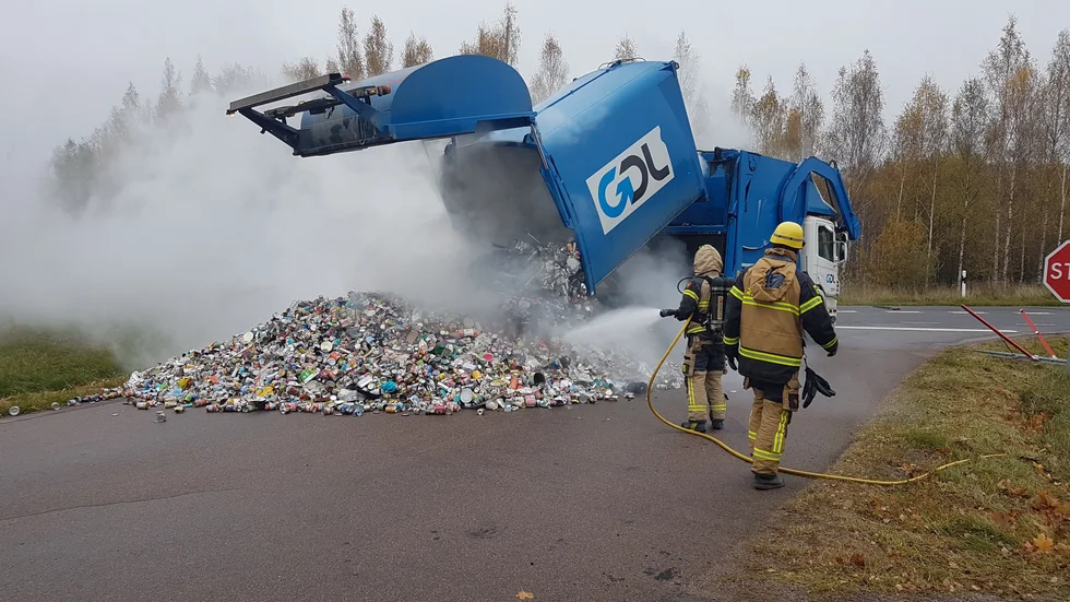 Räddningstjänsten ryckte ut till en brand i en sopbil.