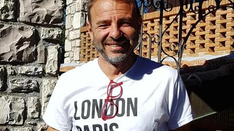 Tomas Bacoccoli debuterar med boken En bastu i Umbrien, som ges ut av Kaunitz-Olsson förlag. 