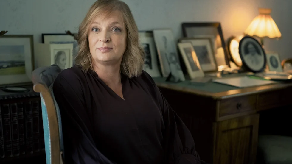 Eleonore Holmgrens debutroman "Sista sommaren" ligger redan högt på topplistorna.