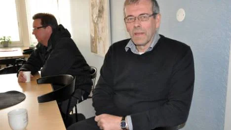 Stig Carlsson har hamnat mitt i striden om kommunalrådskandidaterna. Han har också fått förmedla budskap mellan Nyman och Forsberg.