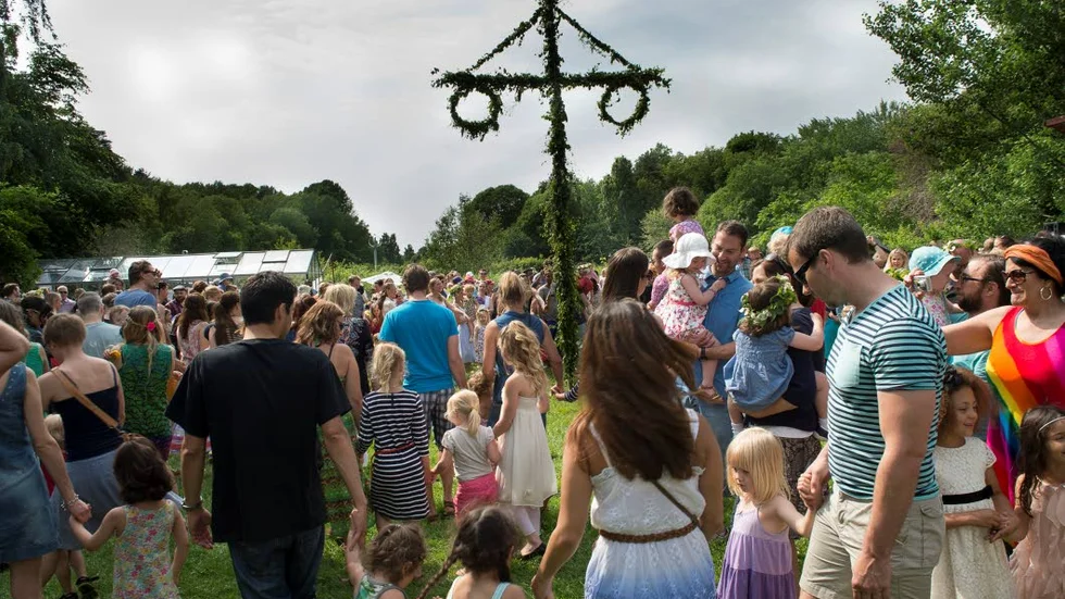 Midsommar, ett geniunt och allmänt inkluderande uttryck för  den svenska nationalkänslan.