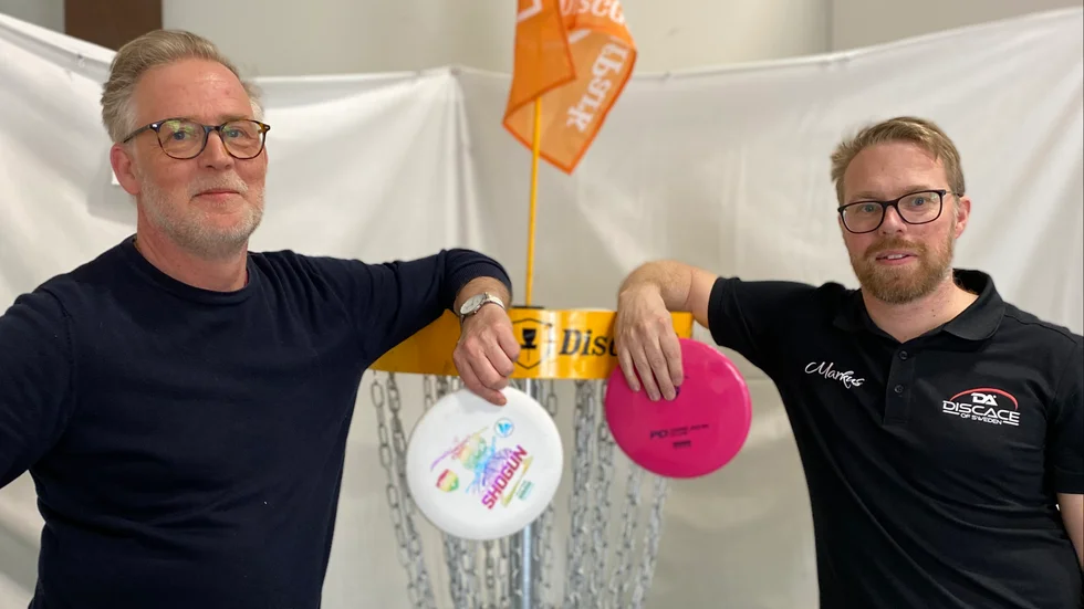 Magnus och Markus Hovbrandt vill sprida intresset för discgolf. "Det som vi vill är att fler, framförallt tjejer, ska börja med discgolf", säger Markus.