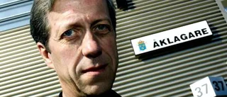 Åtalad flögs till rättegång