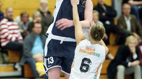 Luleå Basket hade inga problem att köra över Luleå Stars i helgens träningsmatcher.
