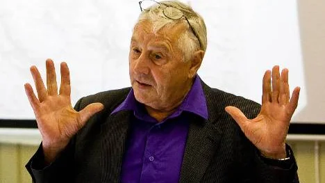 "Försvarsmakten måste kunna hitta bättre övningsplatser än det mest tätbefolkade norr om Uppsala", säger Sigvard Lundgren som är bosatt i Altervattnet i Älvsbyns kommun. FOTO: Jonas Lindsköld
