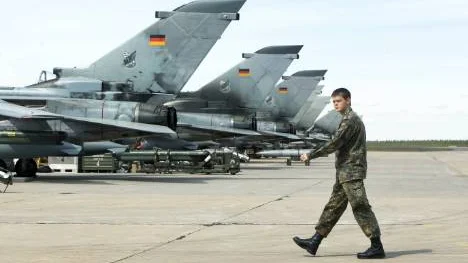 De tyska militärerna visade upp Tornadoflygplan som deltog i Loyal Arrow-övningen i Luleå. Partnerskapet dämpar omvärldens kritik, hävdar Björn Forseth