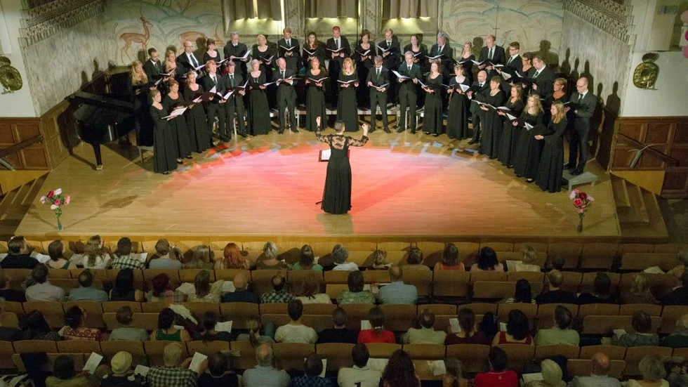 Jubileumskonsert när Chorus Lin firade 30 år. I maj är det dags för 40-årsjubileum. Kören sjunger bland annat madrigaler, folkvisor, körlyrik, jazzlåtar, studentikosa sånger, festsånger, sakral musik och moderna körverk.