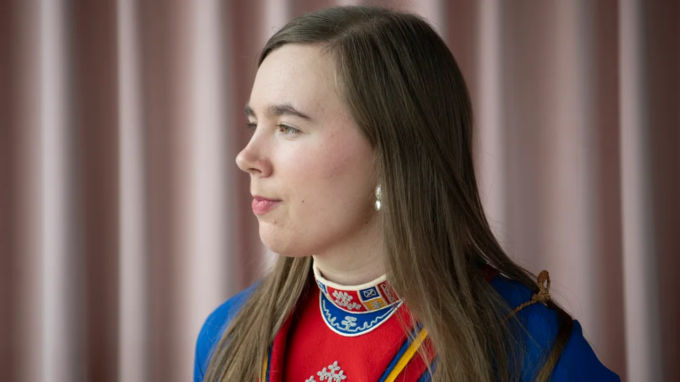 "Jag skulle aldrig säga att en människa som bär på det samiska arvet och identifierar sig som same inte är det" säger Moa Backe Åstot.