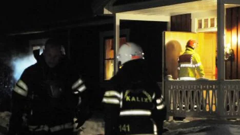 Det var en soteld som orsakade att eldslågor slog ut från skorstenen på villan i Kalix-Nyborg uppger räddningshcef Arto Kuivomaa.