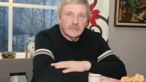 "Välkomna på mötet", säger Övertorneå hockeys kassör Ingemar Keisu.FOTO: Linda Danhall