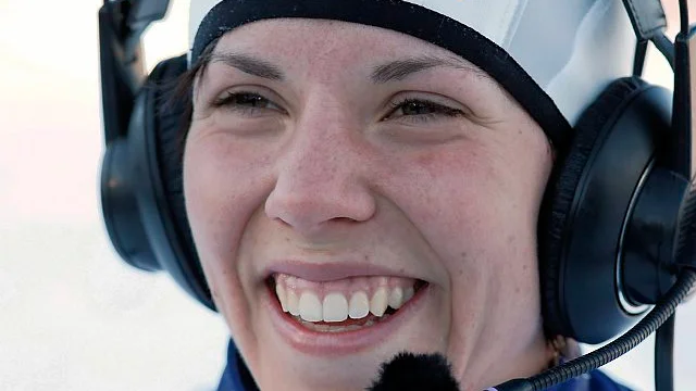 SM-guld på 10 kilometer fritt, inte undra på att Charlotte Kalla ler så glatt.
Bild: Ralf Bergman/Scanpix
