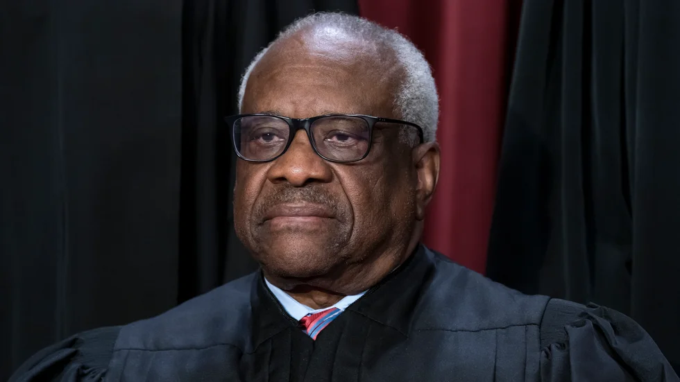 HD-domaren Clarence Thomas lyxresor med en av Republikanernas främsta donatorer granskas. Arkivbild.
