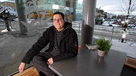 Tony Sundbom, Luleå, jobbar som receptionist på Stadshotellet i Luleå. Han är en av 50 000 medlemmar i Hotell- och restaurangfacket. FOTO: GÖRAN STRÖM Fotograf: Göran Ström