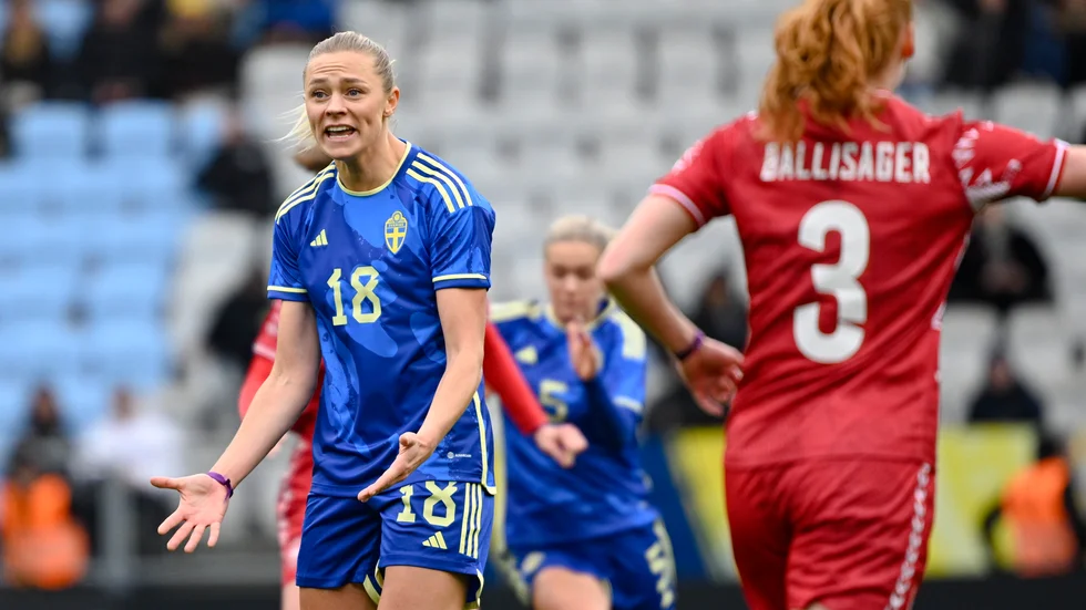 Sveriges Fridolina Rolfö visar sin frustration under fredagens träningslandskamp i fotboll mellan Sverige och Danmark på Eleda stadion i Malmö.