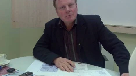 Bengt Niska ser fram emot en järnväg från finska sidan till gruvområdet på den svenska sidan - och en landsvägsbro för att underlätta att färdas till och från området.