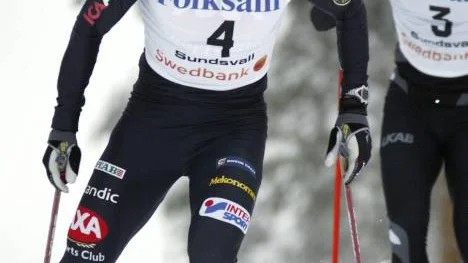 En tuff duell mellan Mathias Fredriksson och Marcus Hellner (i bakgrunden).
