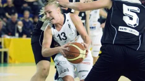 Bara 16 minuters speltid - ändå blev Frida Aili Luleås bästa poänggörare i segermatchen mot 08 Stockholm.