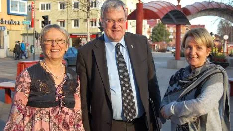 "Hoppas våra kommuner ser fördelarna med yrkeshögskoleutbildningar", säger landshövding Per-Ola Eriksson, flankerad av chefen för Lärcentrum, Anita Hedberg, och generaldirektören för Myndigheten för yrkeshögskolan, Pia Enochsson.FOTO: Nina Pettersson