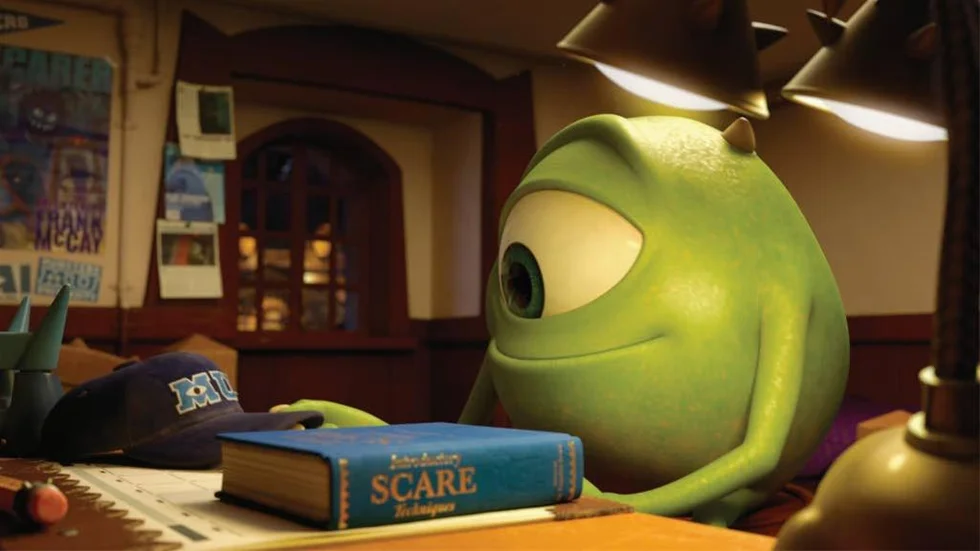 Mike Wazowzki och hans kompisar försöker ta examen på skrämmarlinjen i "Monsters university".
Foto: Disney/Pixar