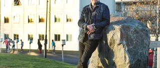 Waara blickar österut