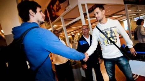 Serberna Marko Latinovic (till höger) och Mladen Soskic ska göra upp om en plats i LF Basket. I går landade de i Luleå.