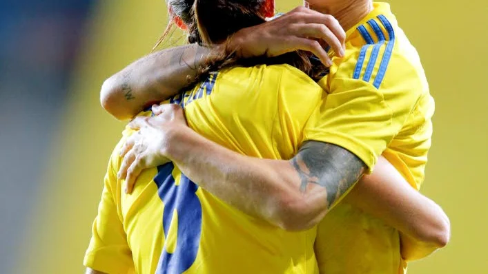 Framgångsrika spelare. Publiken  kan höja damfotbollen.