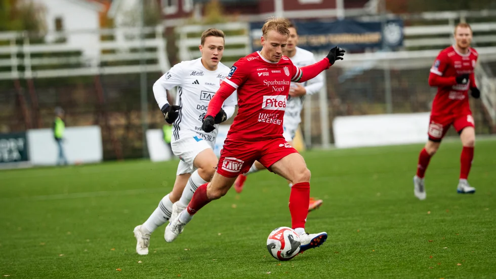 När Piteå IF mötte FBK Karlstad omsattes miljontals kronor runt om i världen på matchen i den svenska tredjedivisionen.