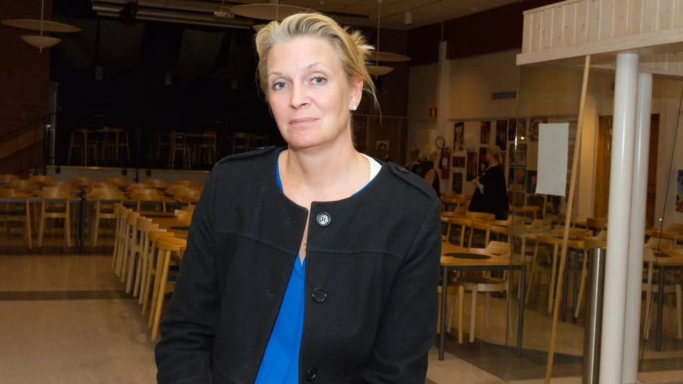 Föräldern Carina Gustavsson på senaste dialogmötet mellan bussbolag och kritiska föräldrar, vilket hölls så sent som i måndags.