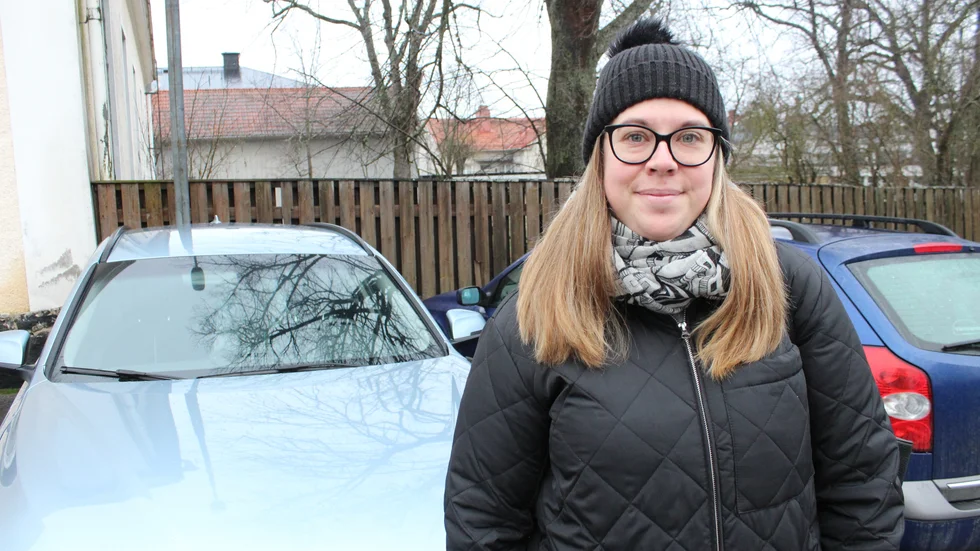Ellen Melkersson tycker att det är synd om arbetspendlare som inte längre får parkera på Vårdträdsplan och Läroverksplan.