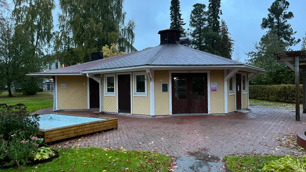 "Personligen önskar jag att den som ska ta vid efter Leif Lidmans mångåriga engagemang och ihärdiga slitande åtminstone kan vara en så pass seriös aktör att denne lägger drivandet av kaféverksamhet i Badhusparken i första rummet, i stället för att lägga sin tid och kraft på allehanda sidoprojekt samt alla sidofrågor som verkar ha uppstått i kölvattnet av denna konflikt – som djupet på kommunens fontäner", skriver insändarskribenten. (Arkivbild)