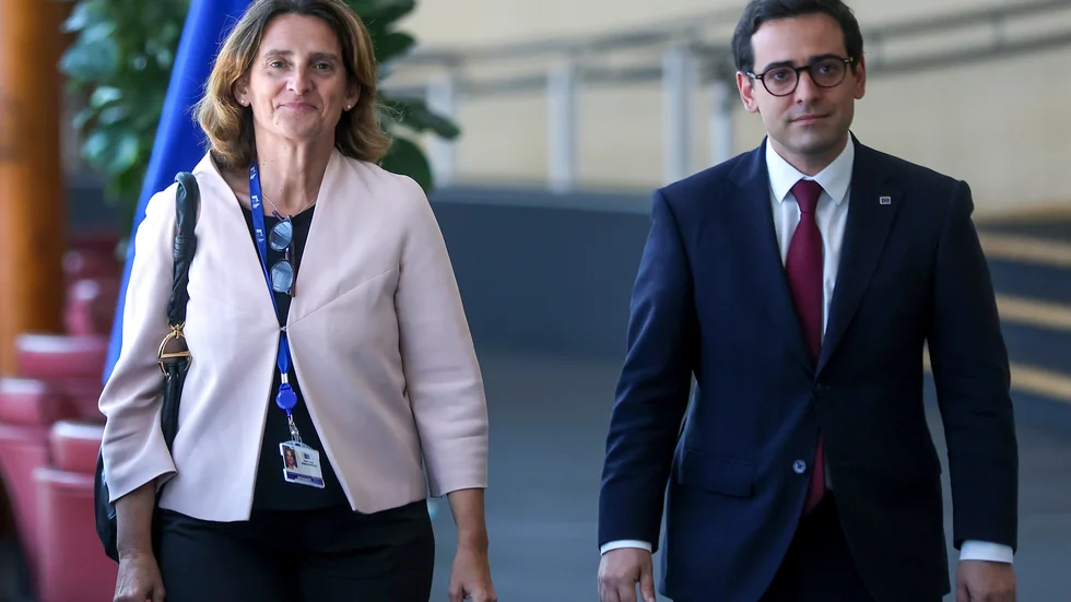 Spanska Teresa Ribera och franske Stéphane Séjourné tillhör de nominerade EU-kommissionärer som ska höras i EU-parlamentet under tisdagen. Arkivfoto.