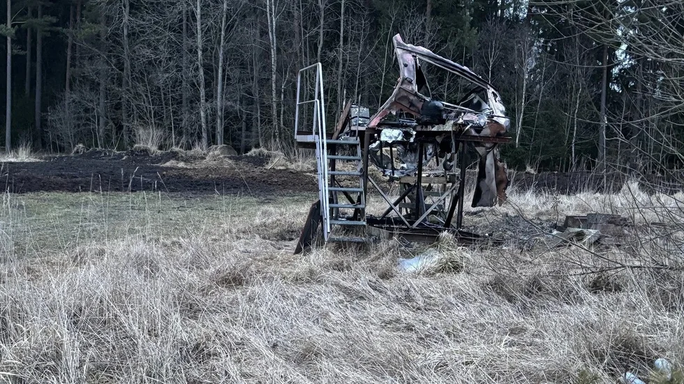 Husvagnen var i princip utbränd när Räddningstjänsten kom fram till platsen