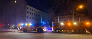 Stort pådrag efter brand i industrilokal