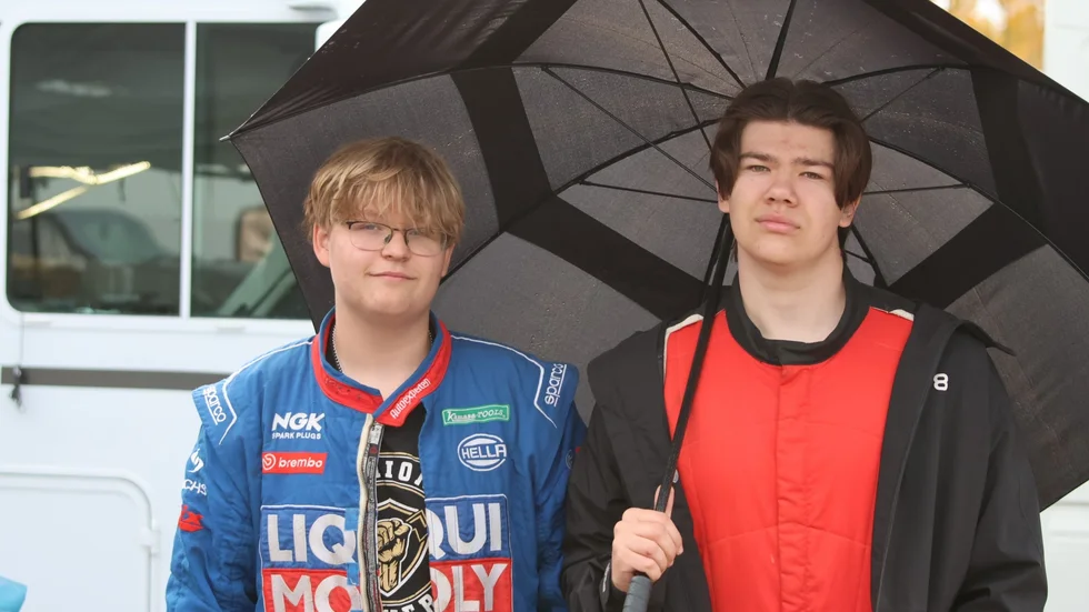 Melvin Åhlén och Melvin Wiman tycker att gemenskapen är bland det bästa med folkrace.