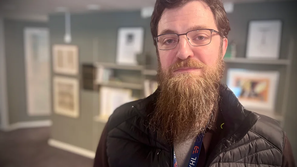 "När mannen steg ur bilen drog han kniv mot tidningsdistributören", säger Mattis Johansson. avdelningschef inom Svensk hemleverans.