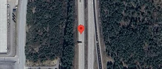 Havererad personbil skapar trafikstörning på E4