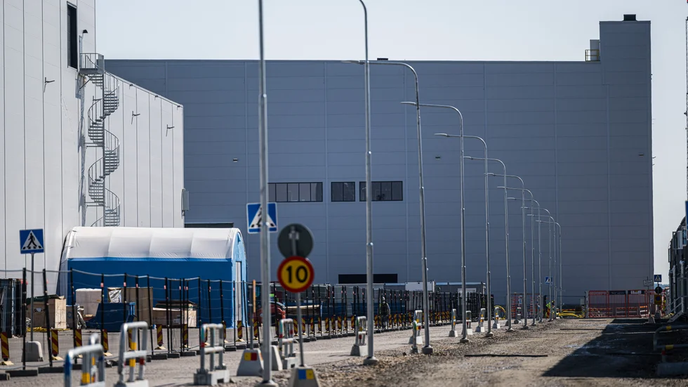 Northvolts fabrik i Skellefteå. Northvolt har nu gått i konkurs och insändarskribeten tycker att vi ska lära oss av det.