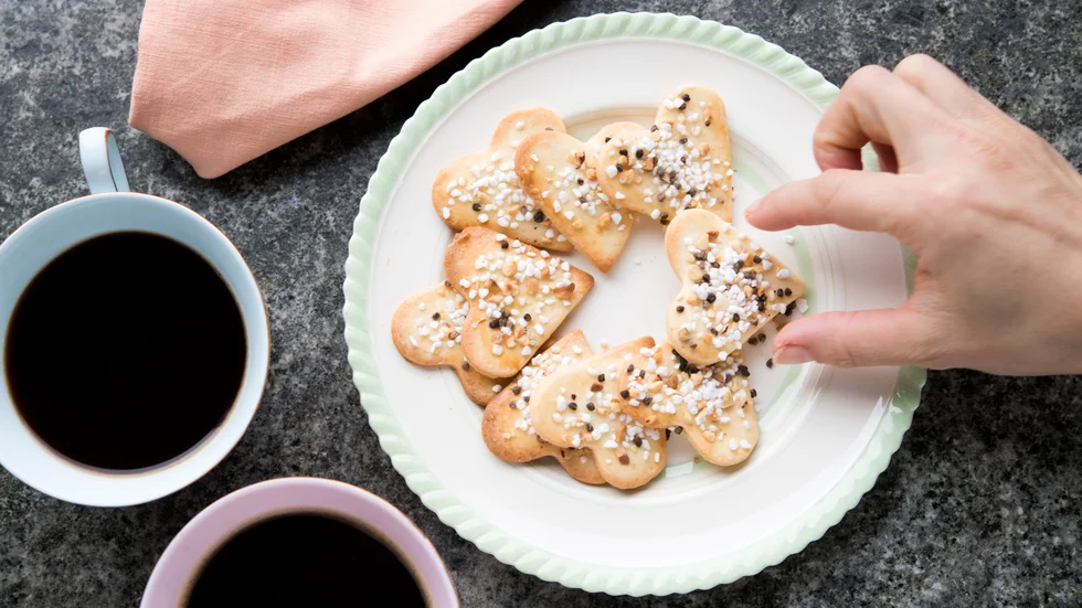 Utan kaffe stannar Sverige, konstaterar skribenten.