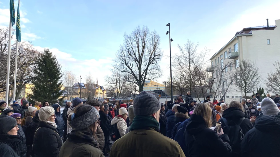 Över 150 Uppsalabor dök upp på lördagen för att manifestera sitt stöd för Elsa.