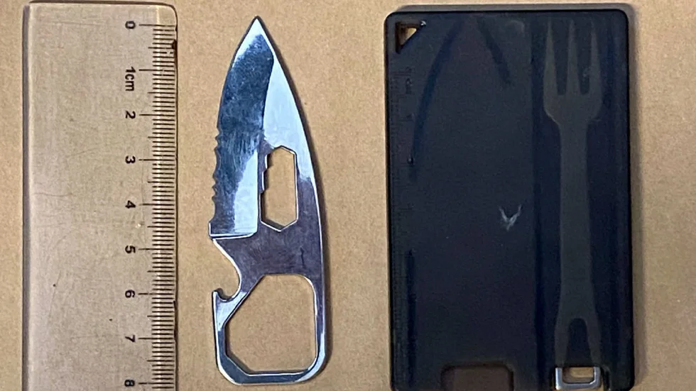 Den 38-årig mannen tog med sig en kniv när han besökte domstolsbyggnaden på Garnisonen. (Bilden är hämtad ur förundersökningen.) 