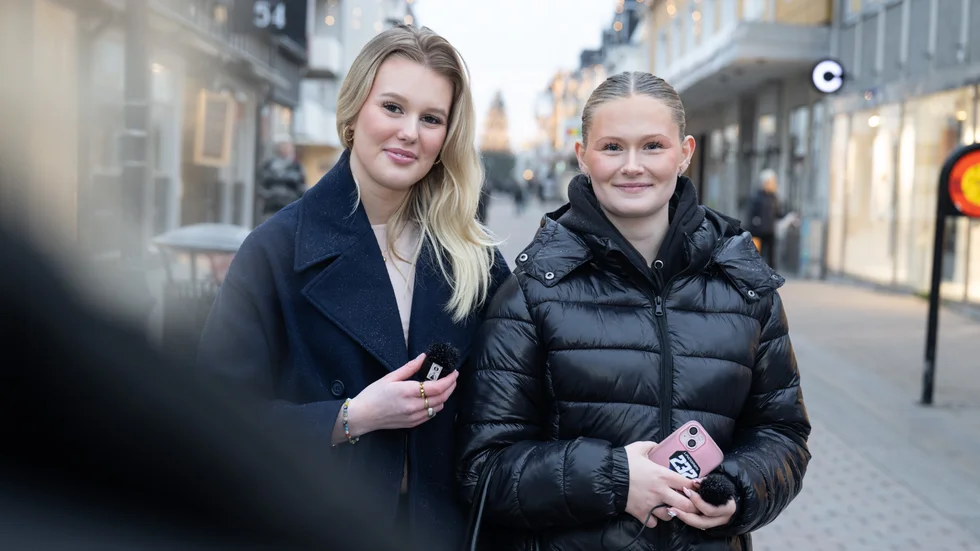 Louella Berggren och Lova Lindqvist brinner för lokal handel. Nu använder de Tiktok för att åter gjuta liv i coronakonceptet local hero med syfte att rädda Piteås butiker.
