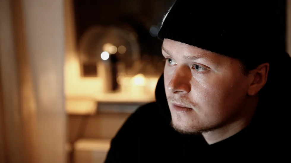 29-årige Victor Lindman vill gå igenom gamla sms-konversationer med sin mamma, men har inte kommit dit än.