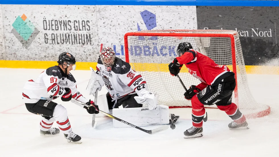 Anton Hjalmarsson stoppade 23 av 24 skott (95,8 procent) när Boden vann över Piteå med 3–1 i allettan-premiären.