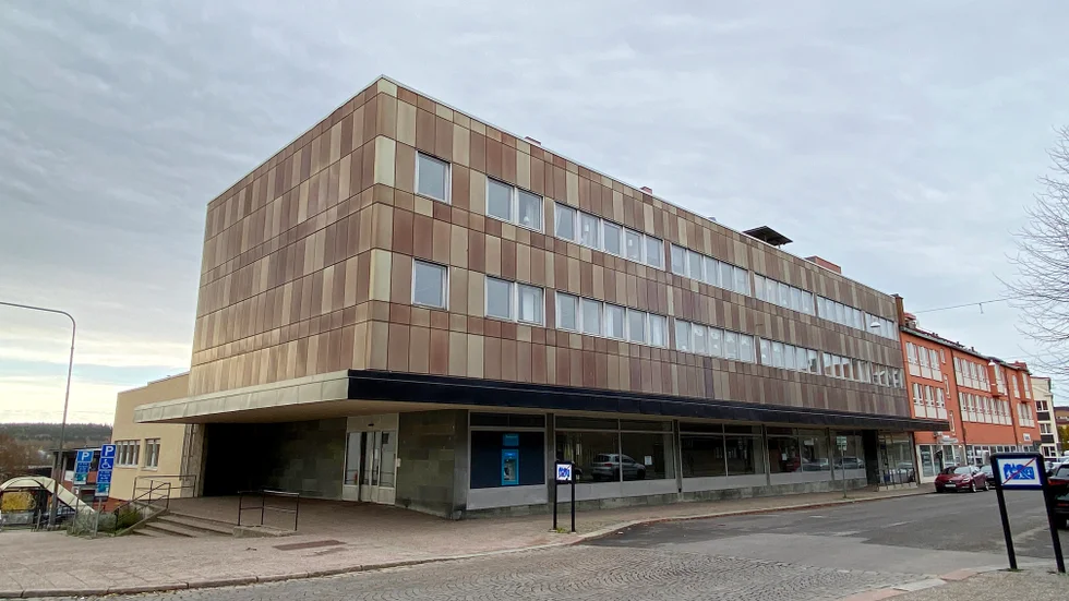 Ännu väntar den före detta banklokalen, med stort bankvalv, på ny hyresgäst.