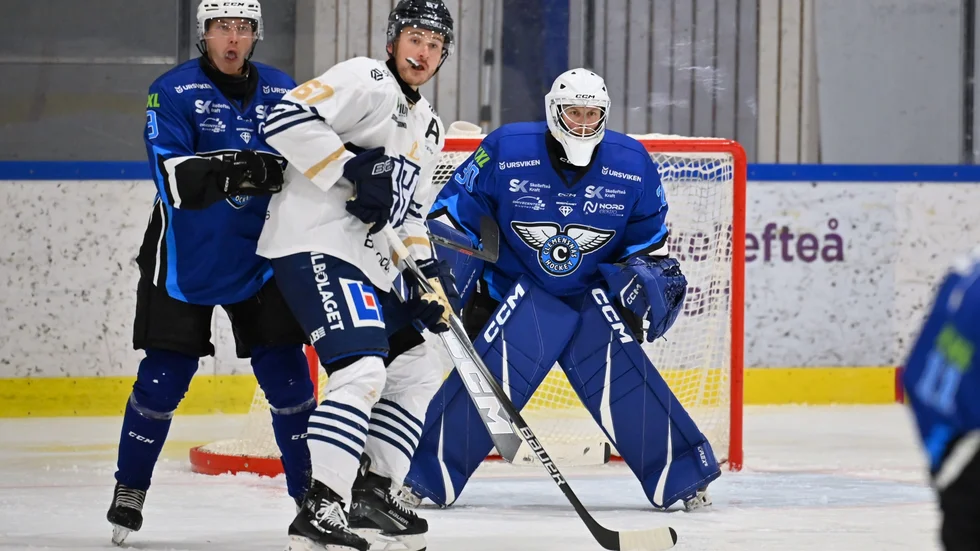 John Westermark spelade förra året i motståndaren Piteå. Nu hoppas han kunna skrälla mot toppkandidaten i Hockeyettan norra.