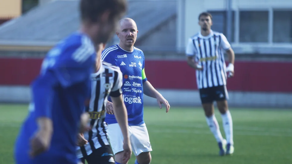 IFK Eskilstuna med Simon Lundevall är ett av lagen som hotas av nedflyttning till nästa säsong.
