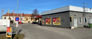 Kvinna grovt misshandlad – hittades medvetslös vid mack