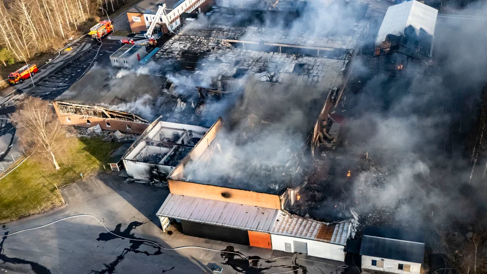 Ett VMA, viktigt meddelande till allmänheten, utfärdades under torsdagen i Osby kommun efter en kraftig brand brutit ut.